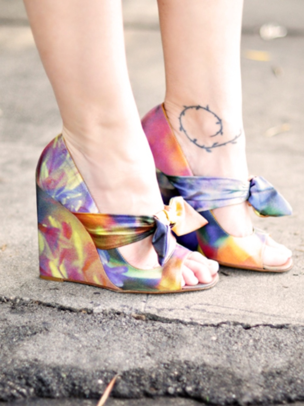 PrettyICONIC ladylike MOSCHINO Satin Floral Bow Tie Wedges peep-toe Shoes Heels